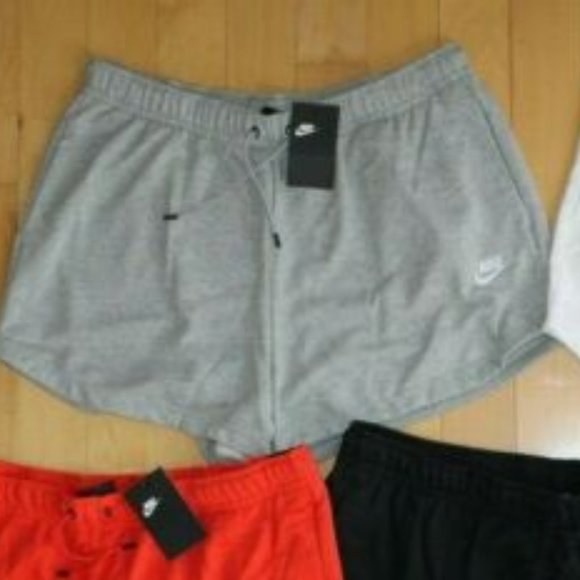 NWT NIKE‎ SPORTSWEAR PLUS FLEECE SHORTS GRAY 1X - Picture 1 of 3